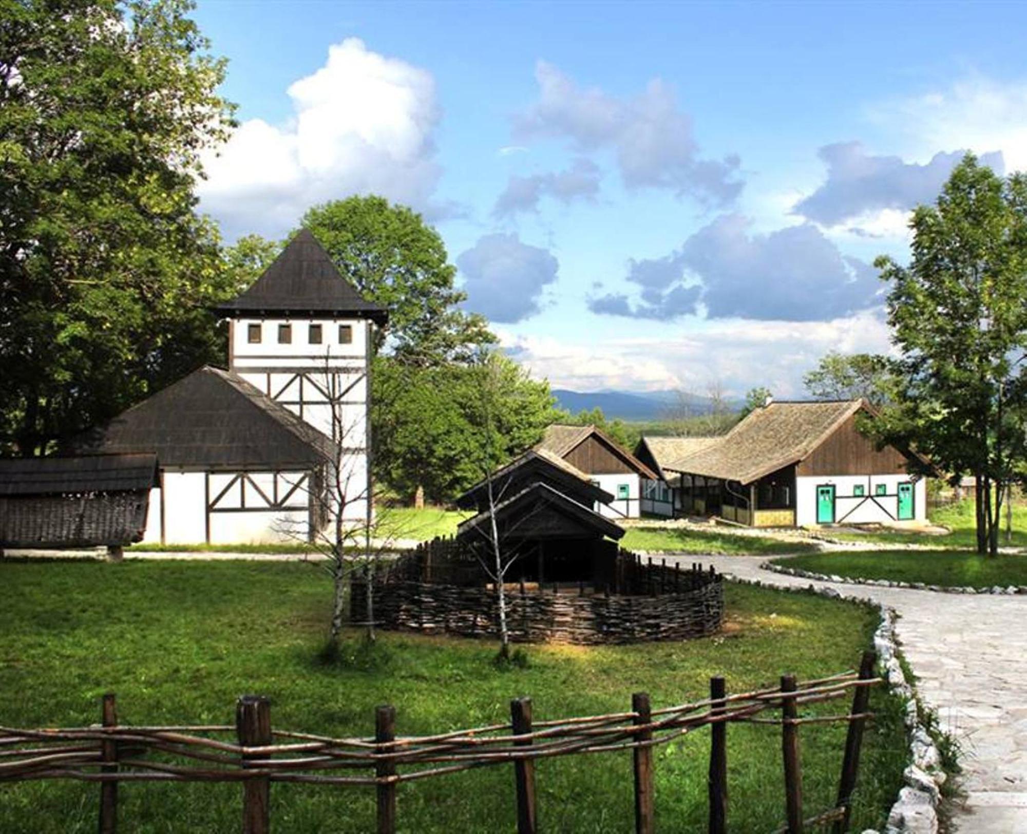Farm Stay Cardaklije Kulen Vakuf Bagian luar foto
