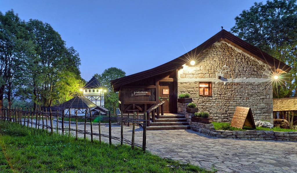 Farm Stay Cardaklije Kulen Vakuf Bagian luar foto