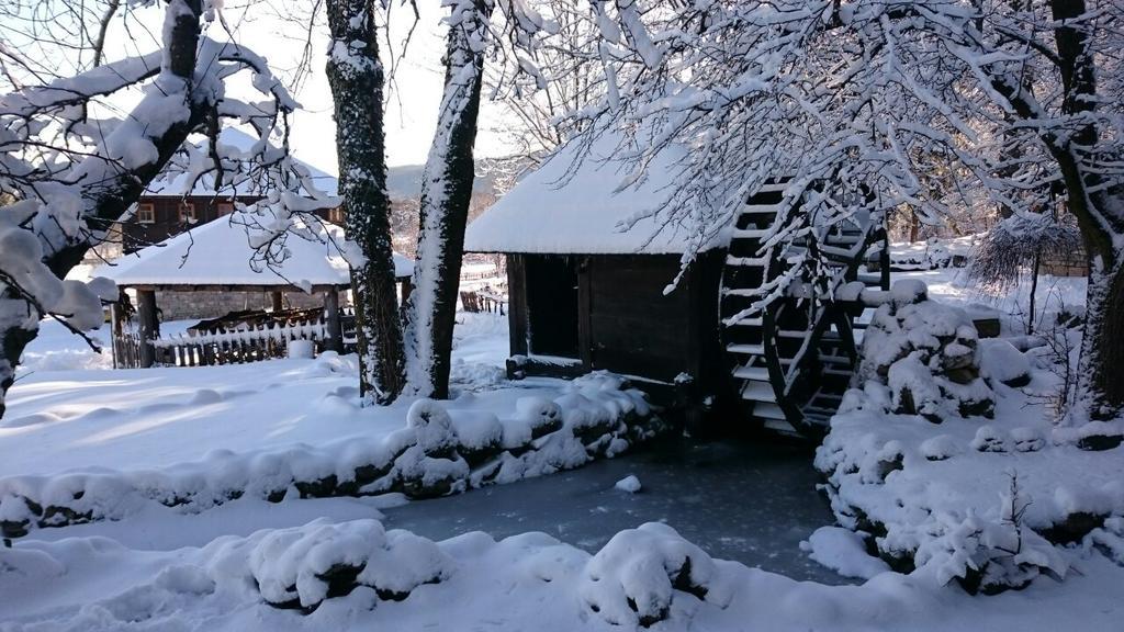 Farm Stay Cardaklije Kulen Vakuf Bagian luar foto