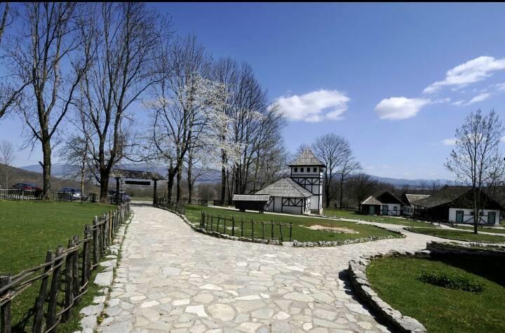 Farm Stay Cardaklije Kulen Vakuf Bagian luar foto