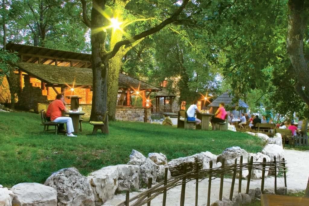 Farm Stay Cardaklije Kulen Vakuf Bagian luar foto