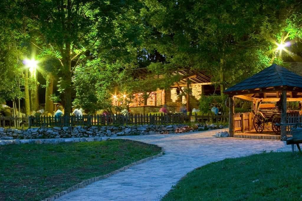 Farm Stay Cardaklije Kulen Vakuf Bagian luar foto