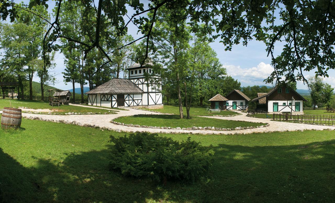 Farm Stay Cardaklije Kulen Vakuf Bagian luar foto