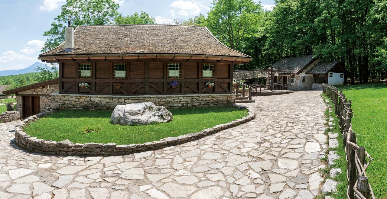 Farm Stay Cardaklije Kulen Vakuf Bagian luar foto