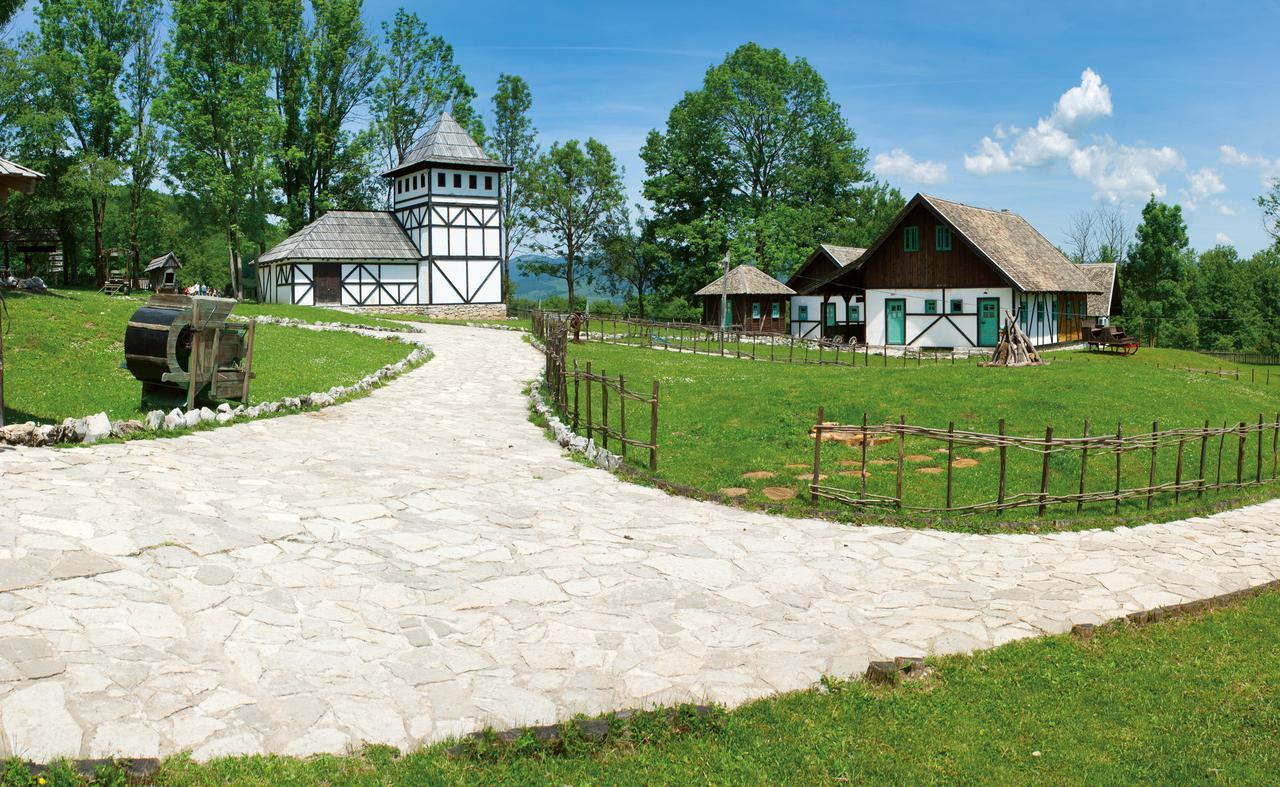 Farm Stay Cardaklije Kulen Vakuf Bagian luar foto