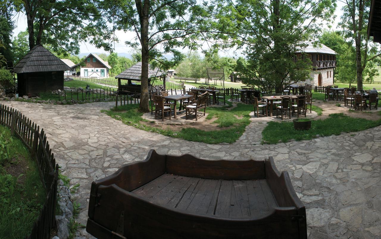 Farm Stay Cardaklije Kulen Vakuf Bagian luar foto