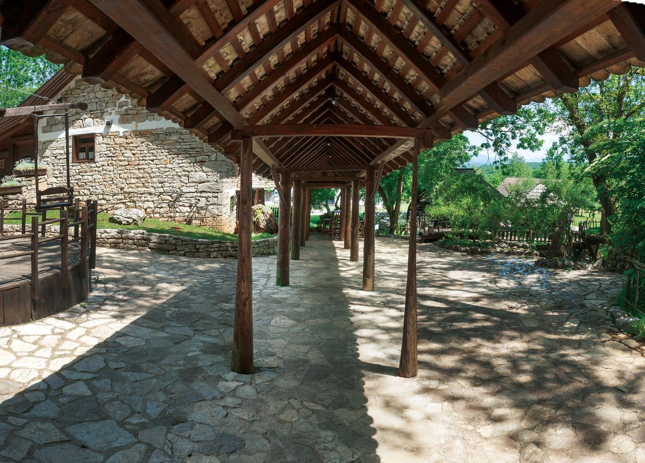Farm Stay Cardaklije Kulen Vakuf Bagian luar foto